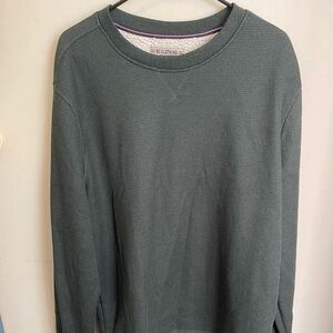 Green waffle crew neck Sherpa lined. Size xl.